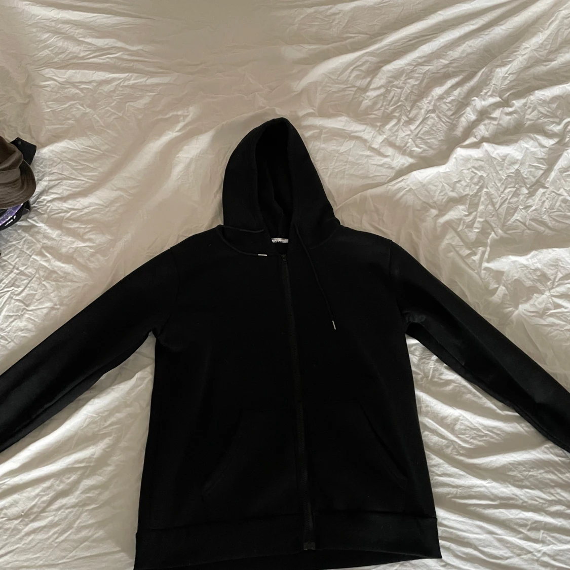 Svart hoodie med tryck 'Eat Sleep Rave Repeat'