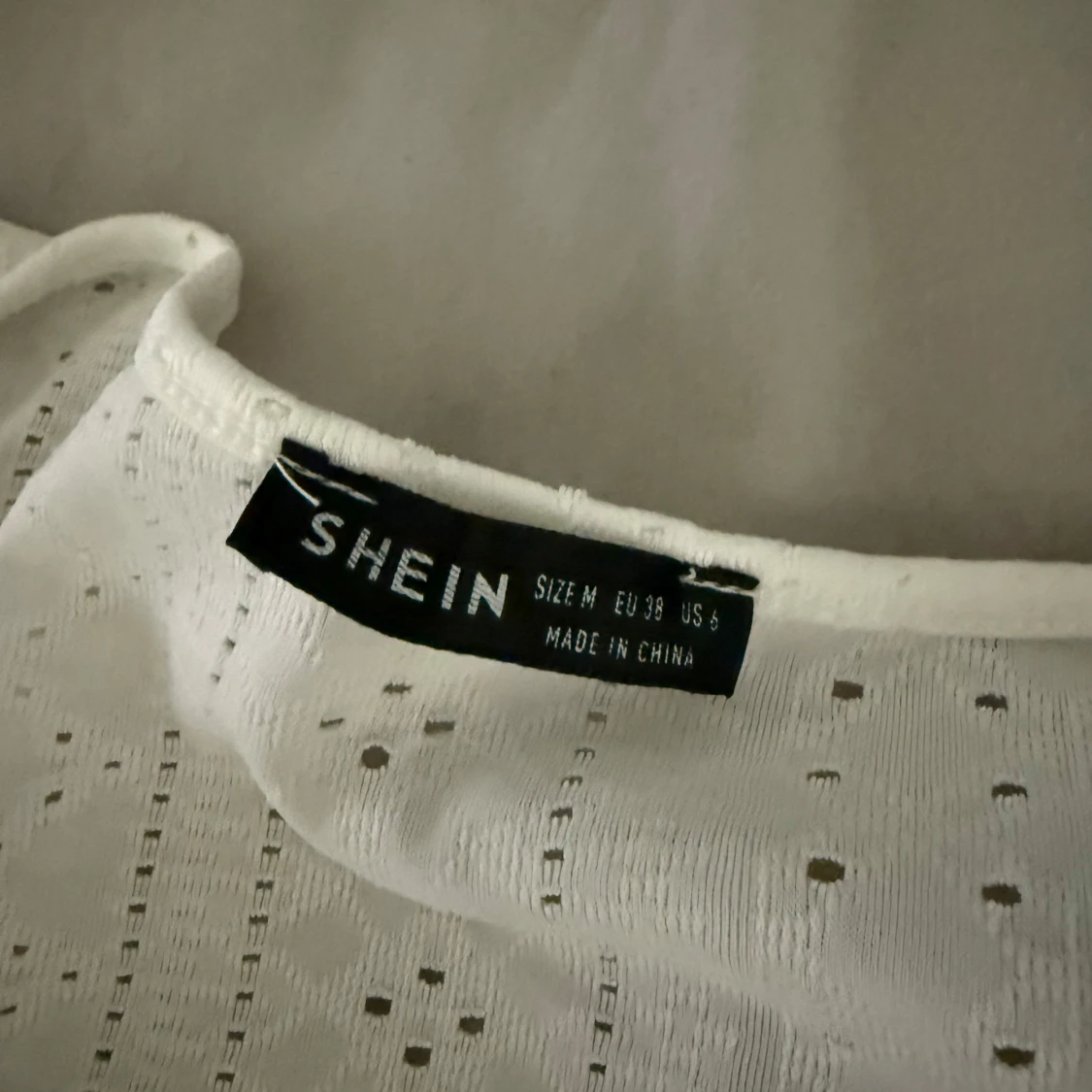 Vit broderad blus från SHEIN - 1