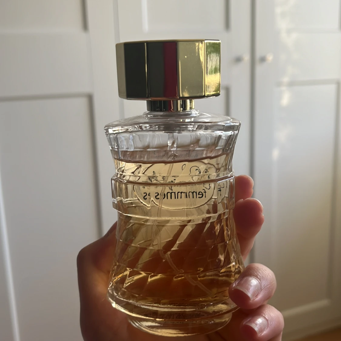 Qui sont les femmes parfymflaska - 1