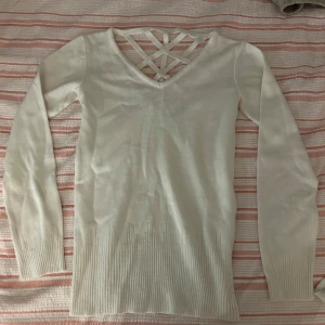 stickad tröja🤗 - stickad tröja som dock är trasig men inget som syns när den är på!☺️❣️