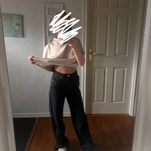 Wide jeans - Knappast använda