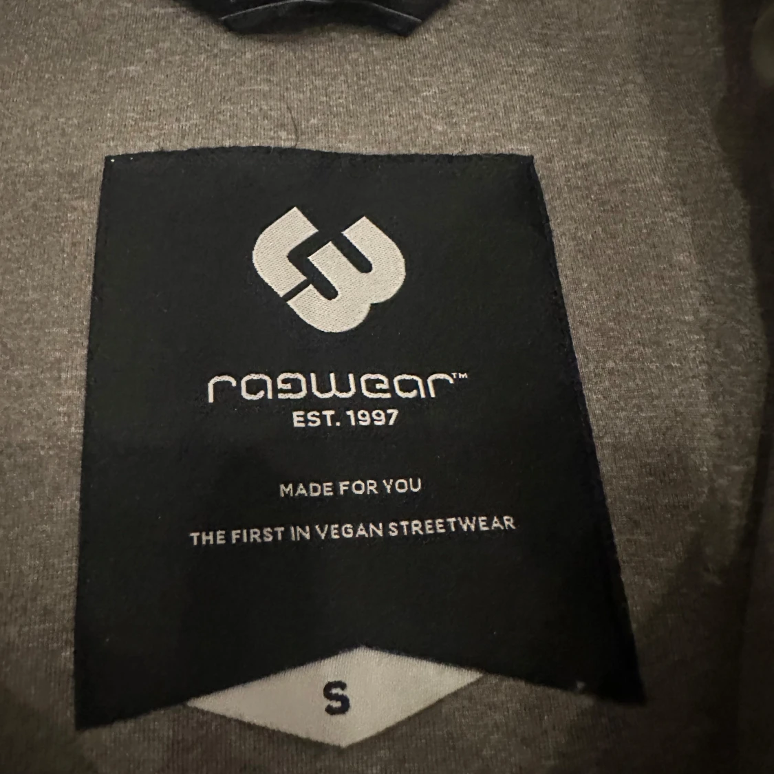 Beige fleeceväst från Ragwear - 2