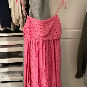 Klänning - Så söt klänning från boohoo knappt använd 
