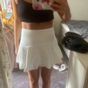 Kjol - Världens sötaste kjol från hm🤩Använd en gång! Skriv vid intresse eller frågor🩷