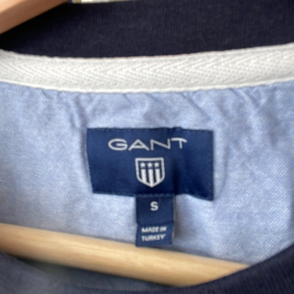 Mörkblå sweatshirt från GANT - 2