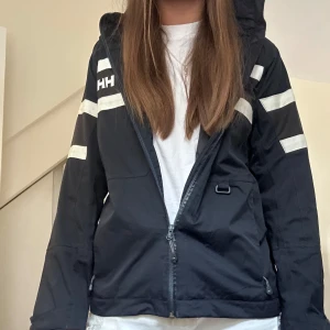 Helly Hansen vindjacka - Helly hansen hacka!❤️