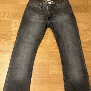 J-Lindberg jeans  - Säljer dessa asfeta jeans från J-Lindberg. Storlek 31/32 mycket bra skick. 