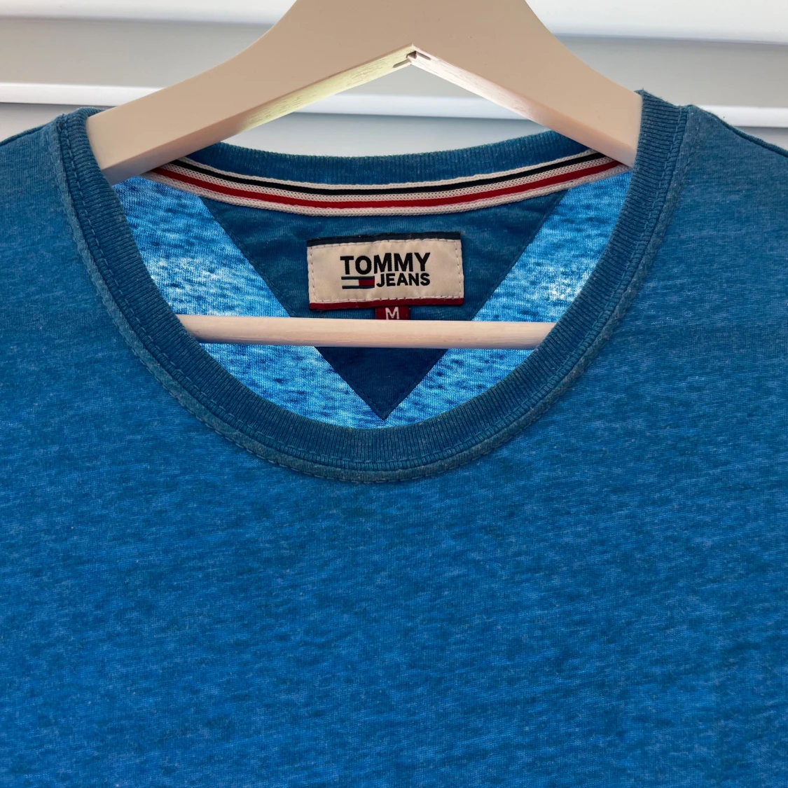 Blå t-shirt från Tommy Hilfiger  - 1