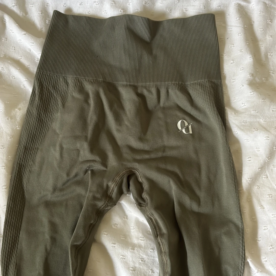 Olivgröna seamless leggings från Hanna Öbergs märke