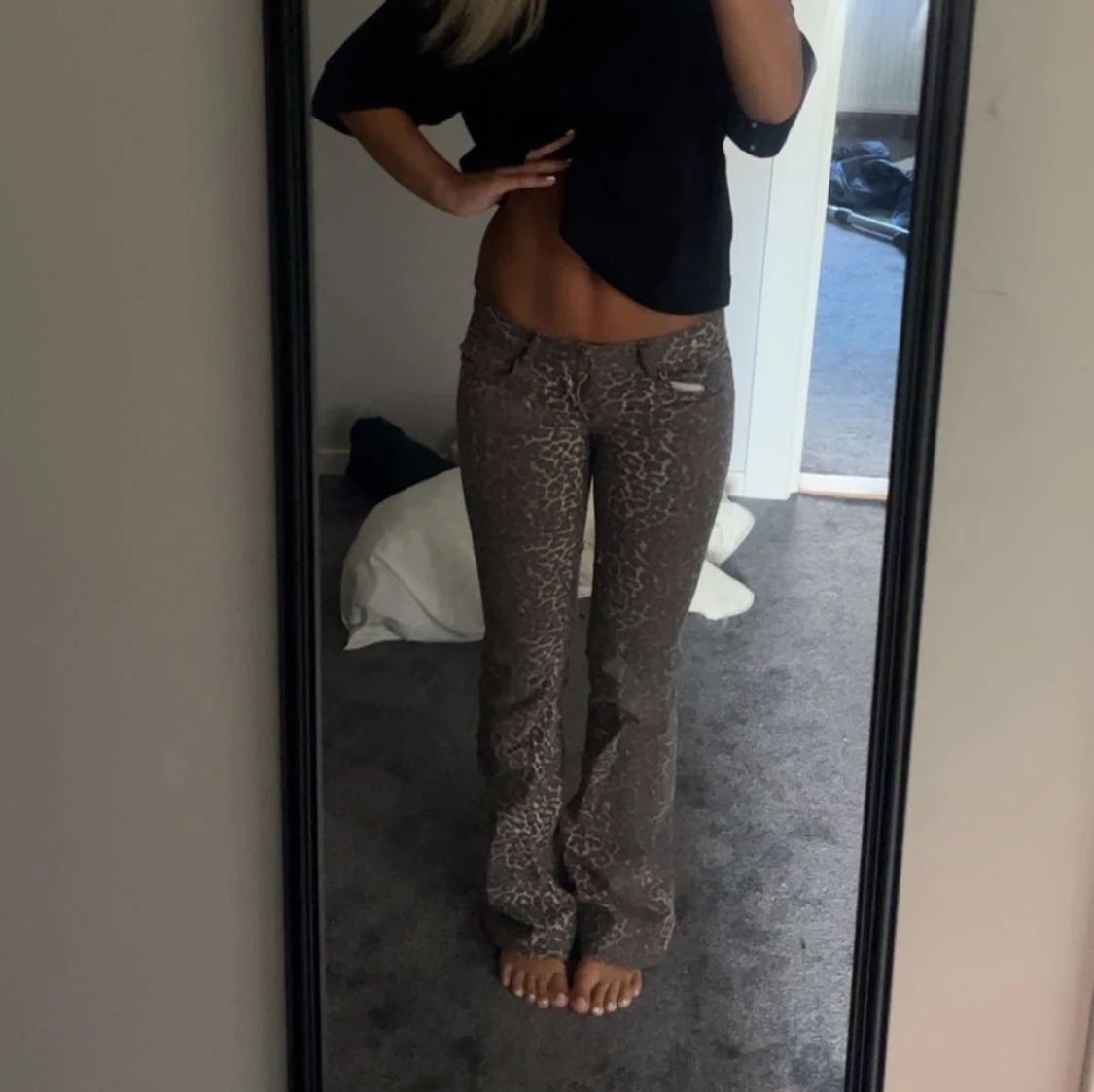 Leopardmönstrade bootcut byxor - 1