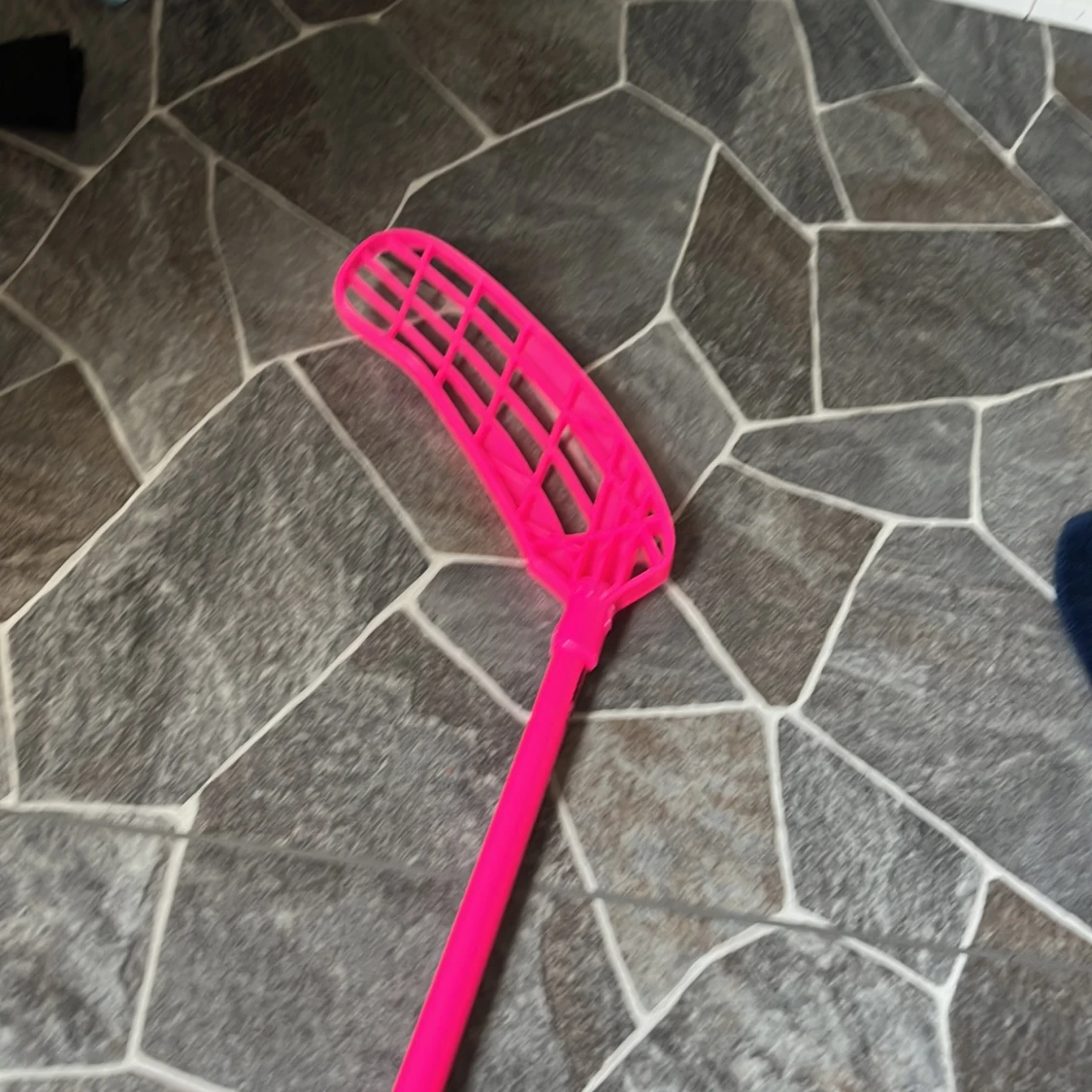 Snygg Salming klubba med Q1 magenta blad och klubbhusets Linda - 1