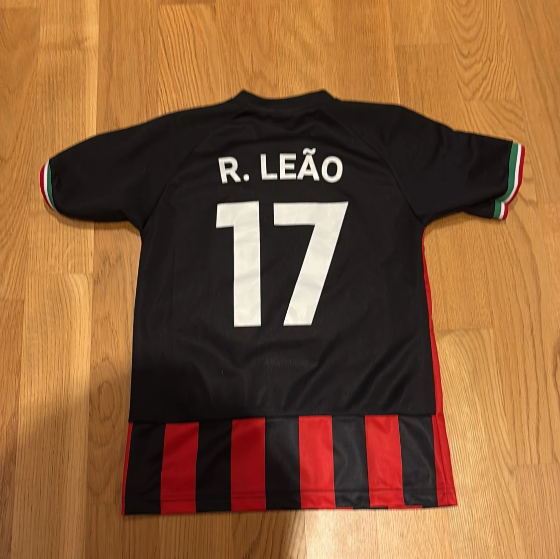 AC Milan R. Leão matchtröja röd/svart - 1