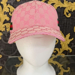 Rosa Gucci keps  - Rosa Gucci keps. Har bara 1 just nu men kommer få in fler om några månader. 