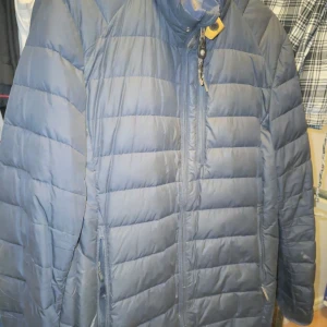 Parajumper jacka  - Säljer min pj jacka då jag aldrig använder den längre. Kom med bud 