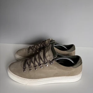 Diemme skor - Säljer ett par diemmes i storlek 44, cond 9/10 lite heeldrag på ena skon men annars toppskick! Kommer med dustbag 