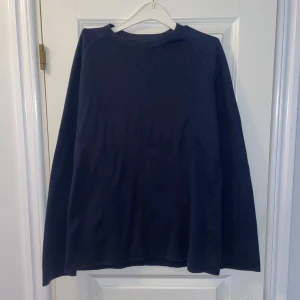 J.Lindeberg Crewneck - Säljer nu denna crewneck J.Lindeberg tröjan | Skick 9/10 den är som ny | Strolek S men sitter lite stort | Pris inte hugget i sten | Skriv vid funderingar // Mvh 