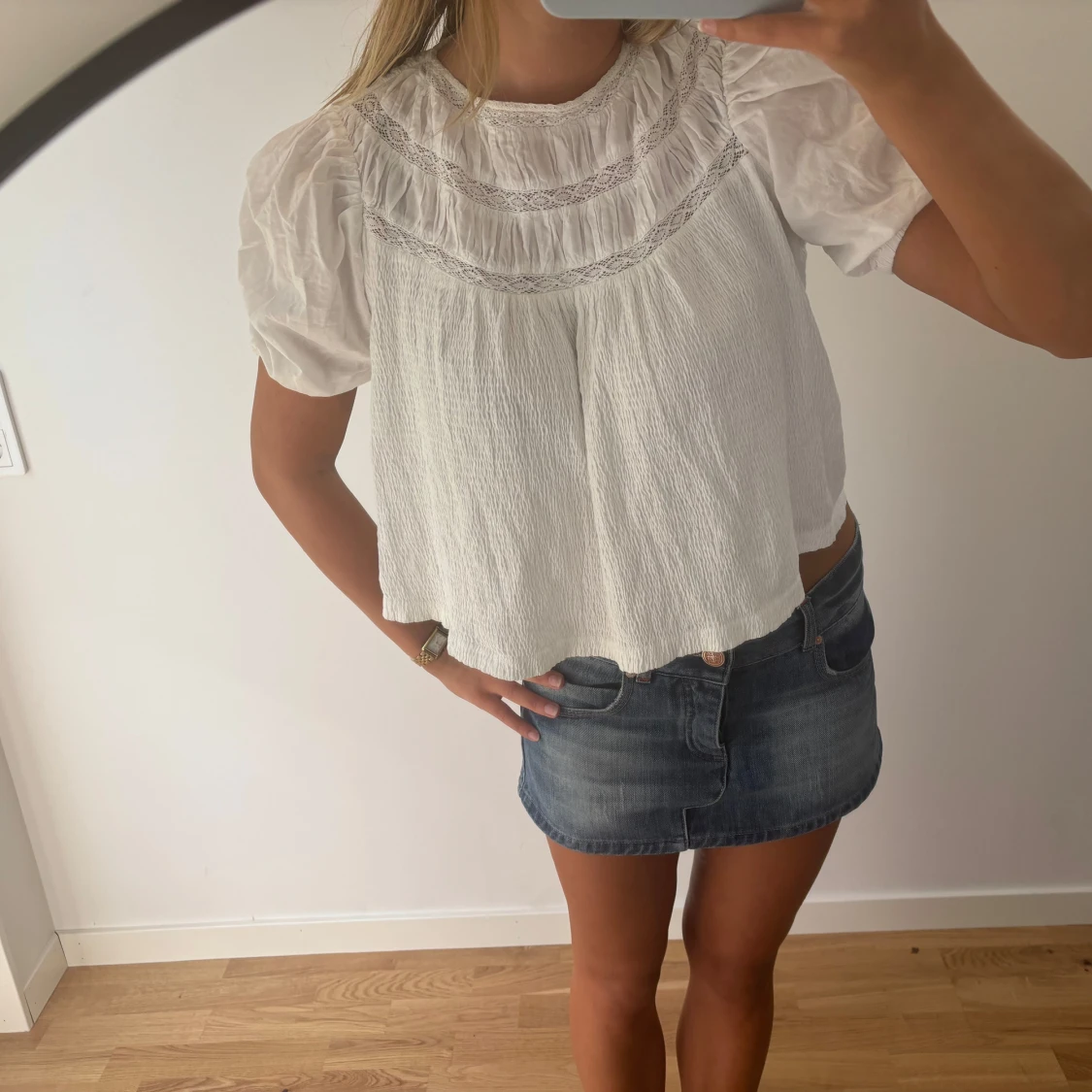 Vit blus med puffärmar - 2