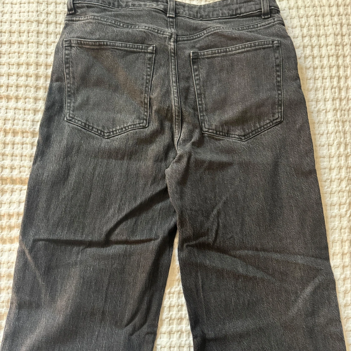Svarta raka jeans från H&M - 1
