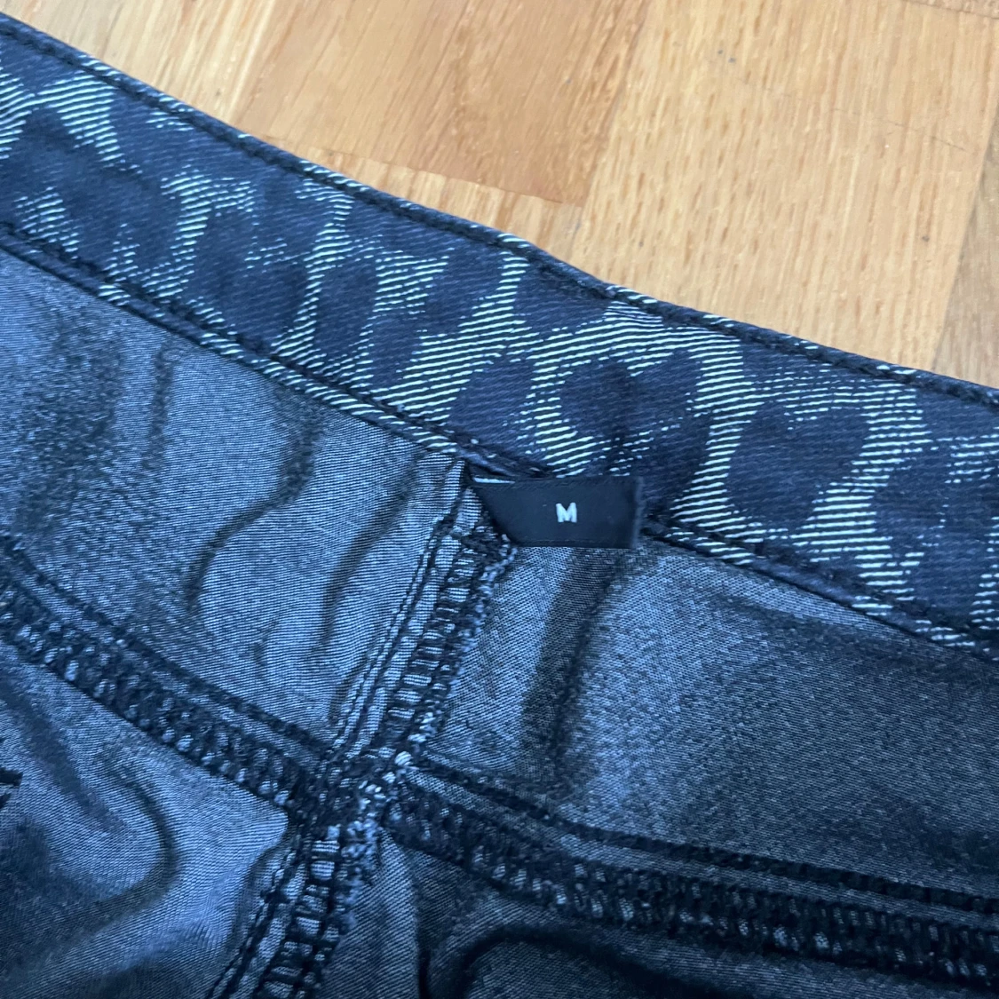 Svarta leopardmönstrade jeansbyxor - 3