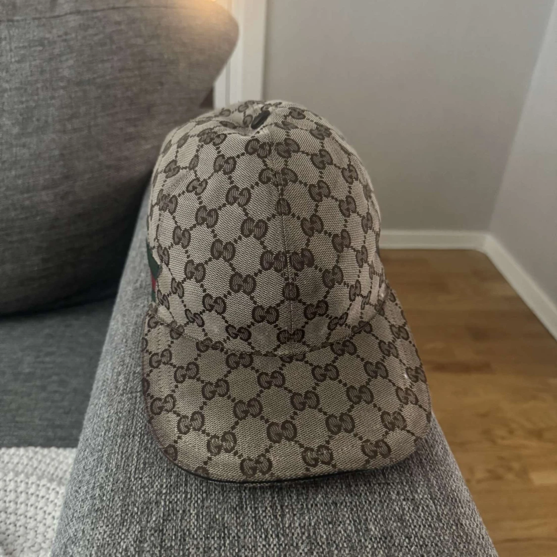 Beige keps från Gucci med GG-mönster - 1