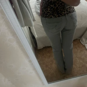 Grå bootcut jeans - Snygga grå bootcut jeans från ltb som inte länge kommer till användning 🩷🩷storlek 24/30 passar mig som är 160 cm