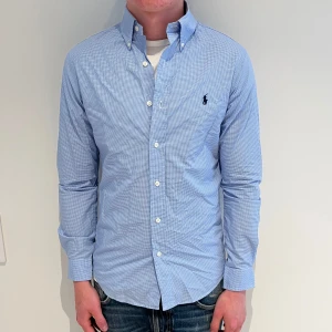 Ralph lauren skjorta - Ralph lauren skjorta | Skick: 9,5/10 | S | Fraktar via postnord eller instabox på köparens bekostnad | Hör av dig vid minsta fråga eller fundering! 
