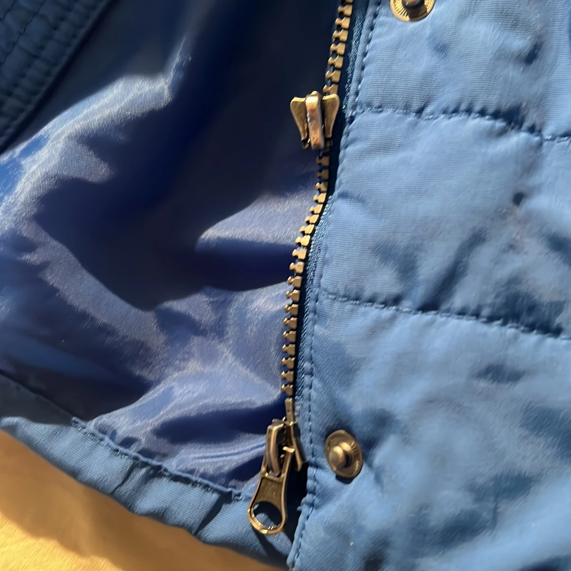 Blå quiltad dunväst från CRW - 2