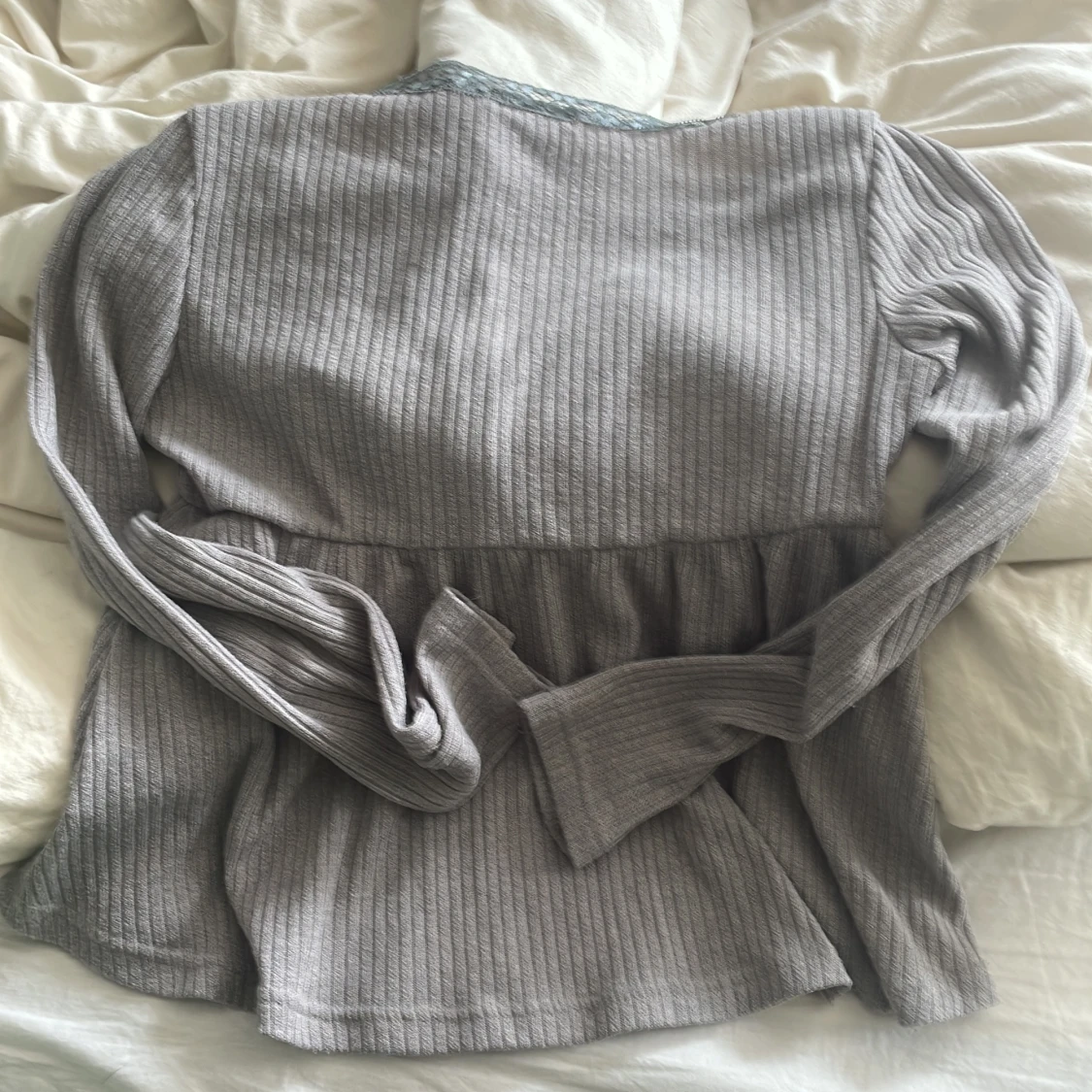 Grå ribbad topp med spets från Romwe - 2