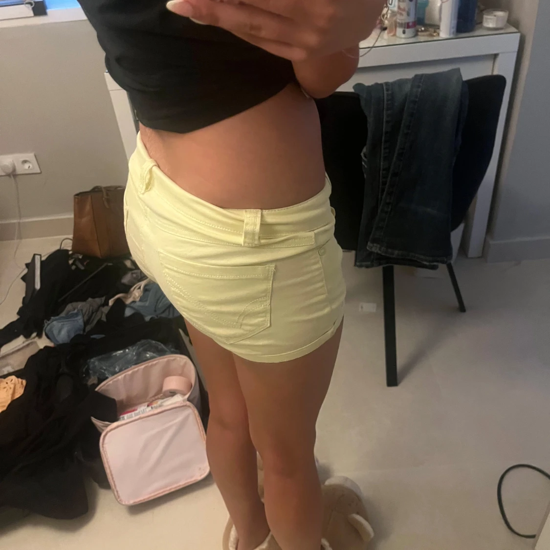 Gula jeansshorts med fickor - 1