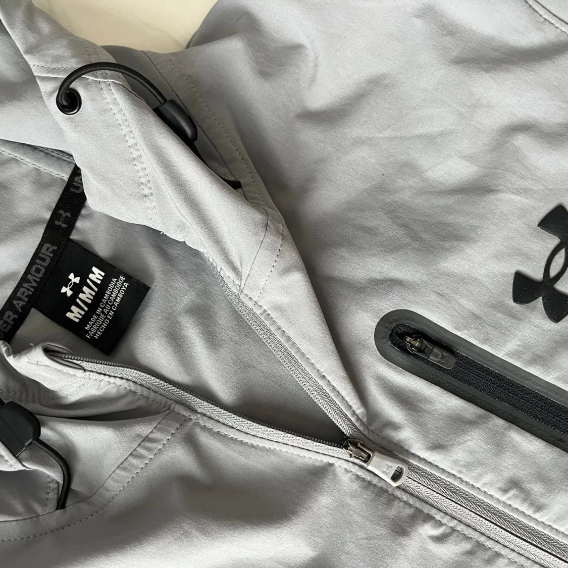 Grå vindjacka från Under Armour - 1