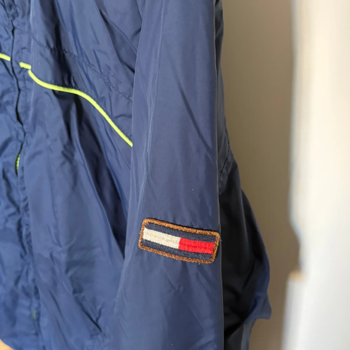 Blå vindjacka från Tommy Hilfiger Denim - 1