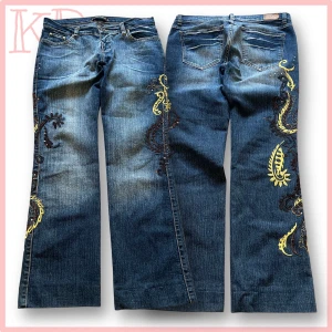 Bootcut Dolce & Gabbana Jeans - Storlek ”36” sitter som w32 | Skick 9/10 | Modellen på bilden är 170 | Skriv ifall ni har fler frågor🤞 
