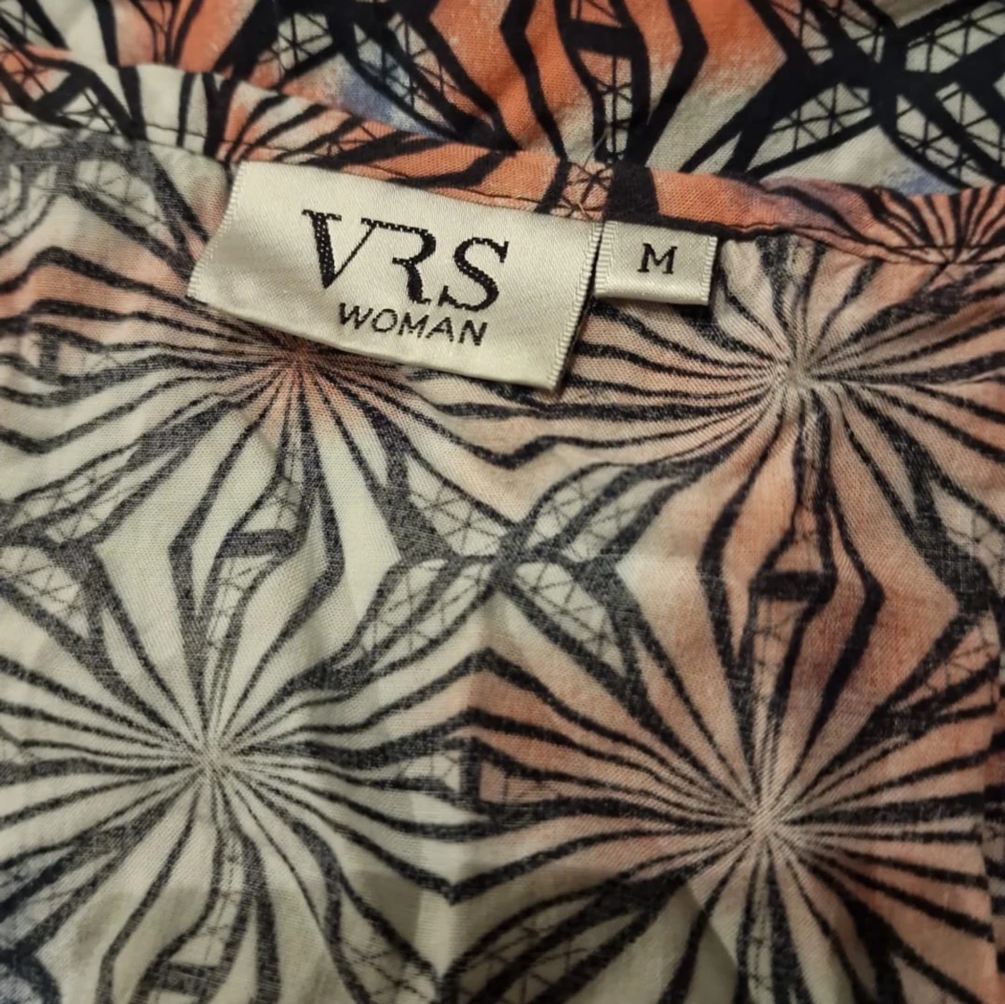 Mönstrad ärmlös tröja från VRS Woman - 2