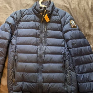 PJS Jacka Modell Ugo, - Säljer en äkta dunjacka från Parajumpers