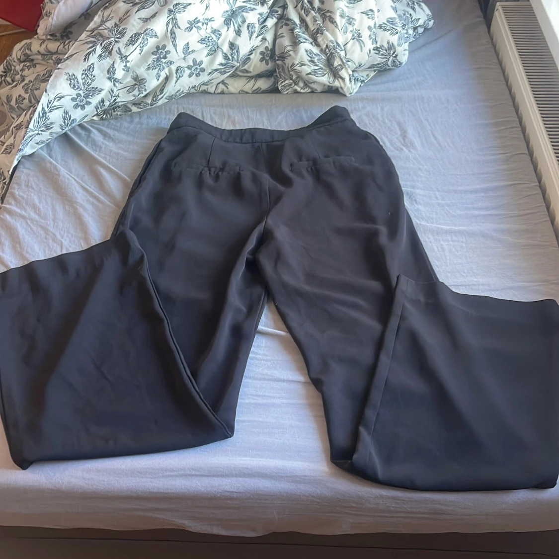 Svarta kostymbyxor från H&M