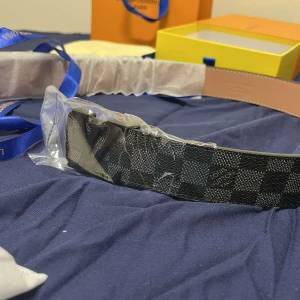 Belt - Stilren svart Bälte. Allt i bilderna ingår