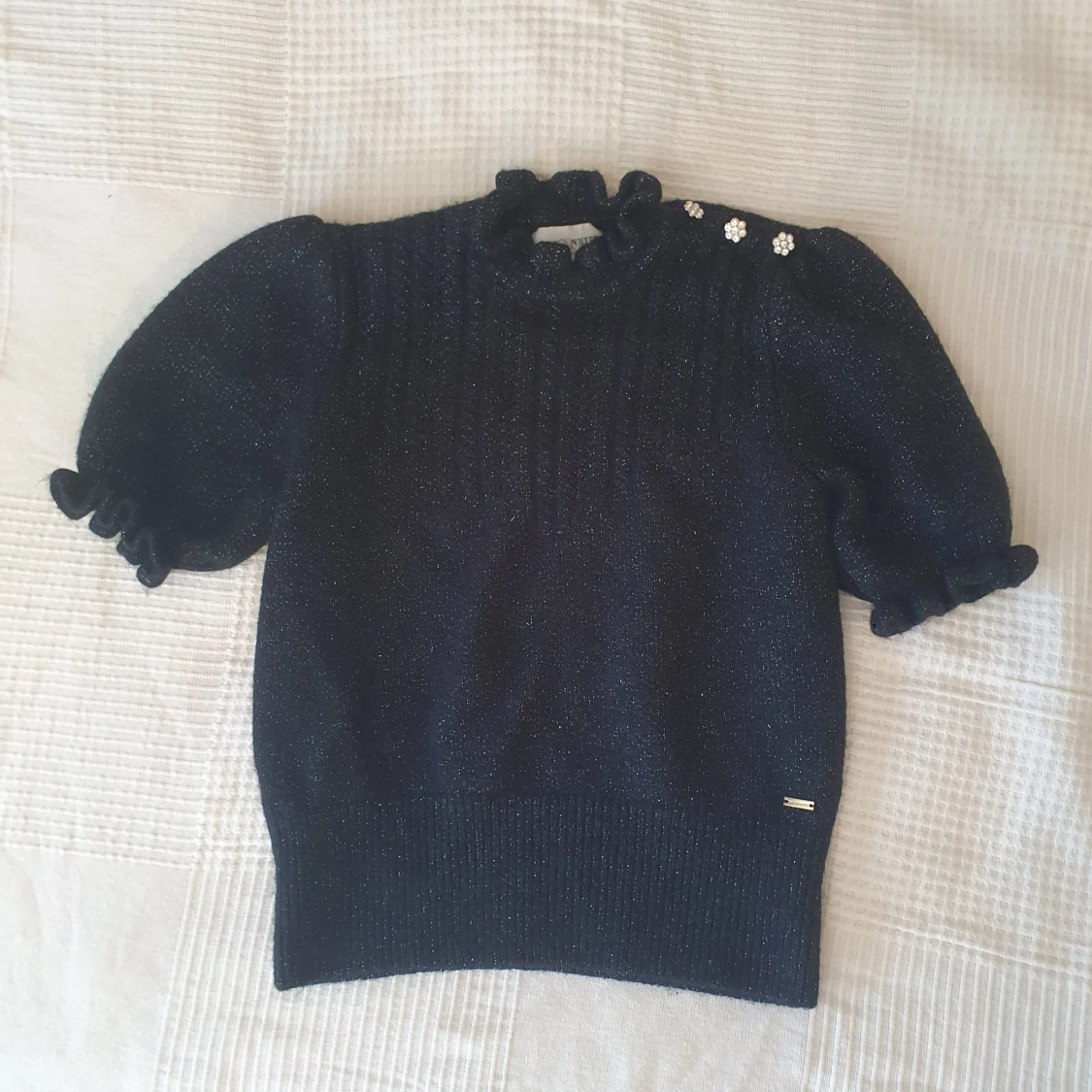 Svart glittrig stickad tröja från Holly & Whyte