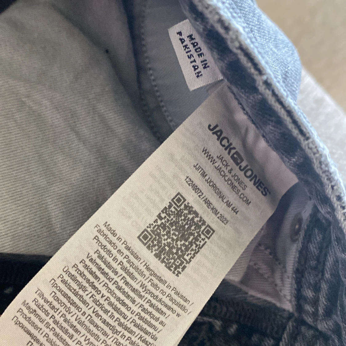 Svarta slim-straight jeans från Jack & Jones - 2