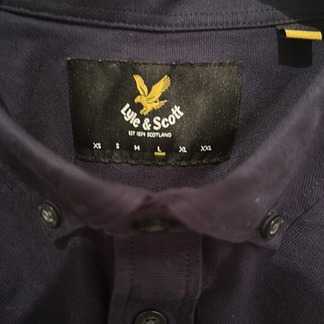Mörkblå skjorta från Lyle & Scott - 2