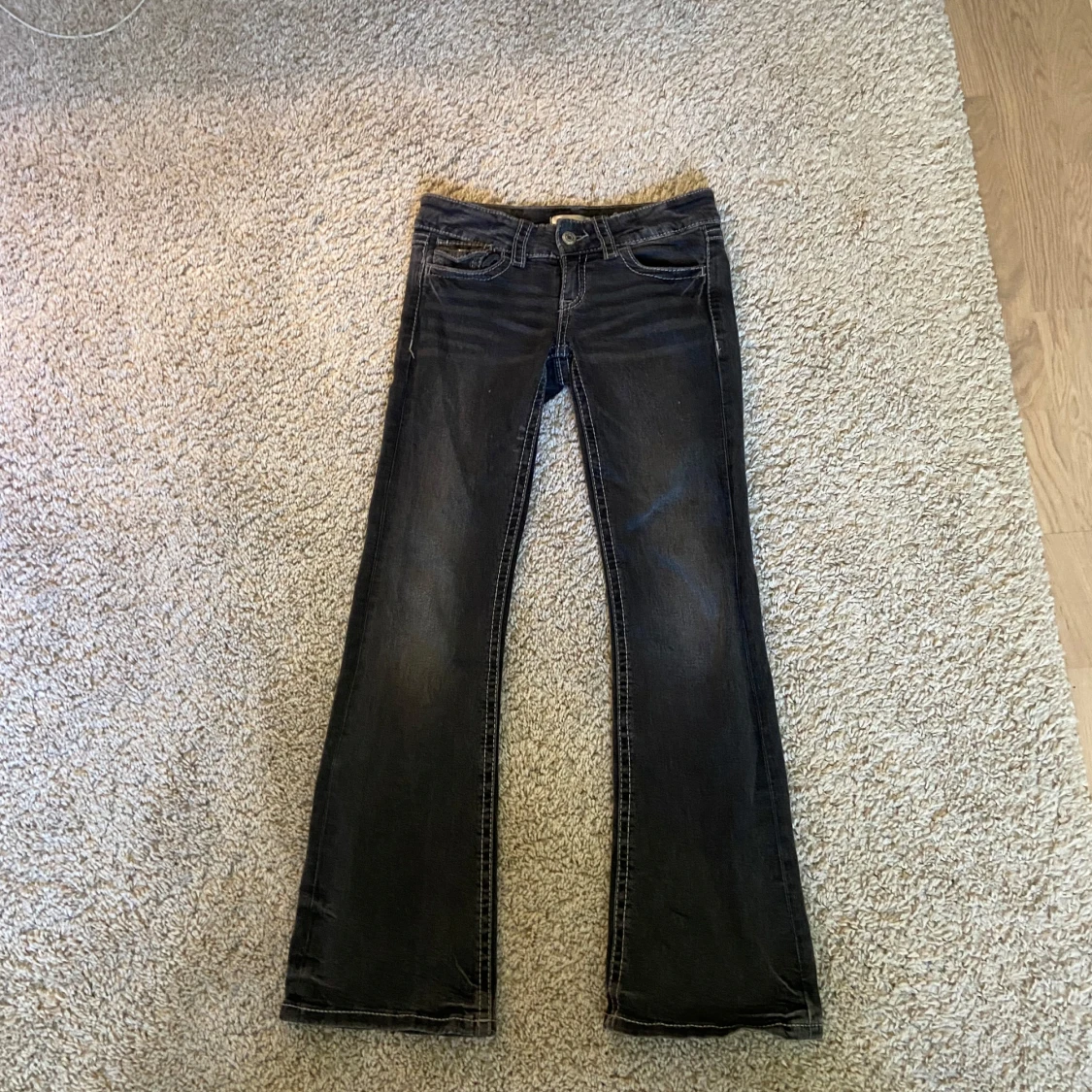 Botcut jeans med låg midja