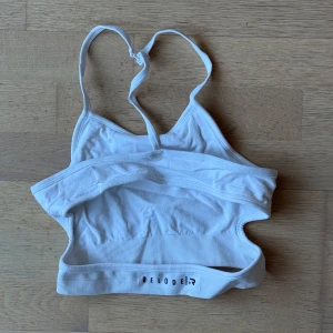 Relode sport-bh  - Vit sport-bh från Relode i storlek S i nyskick! 🌷