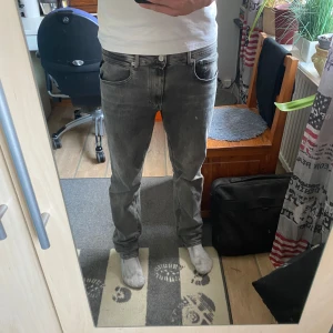 Replay Hyperflex grå jeans - Säljer ett par grå Replay Hyperflex de är helt nya  w31 L32