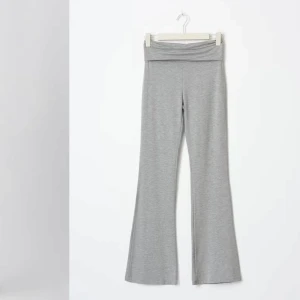 Soft touch folded trousers - Soft touch folded trousers från gina, säljer pga jag inte har använt de så mycket, inget fel med dom och dom är som nya!!