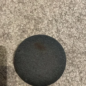 Google Home  - Google Home som funkar som den ska inga problem vill blev med den för att jag har aldrig använt den.