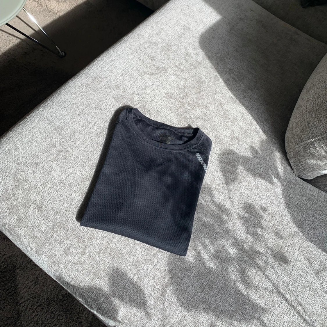 Svart träningst-shirt från Karhd