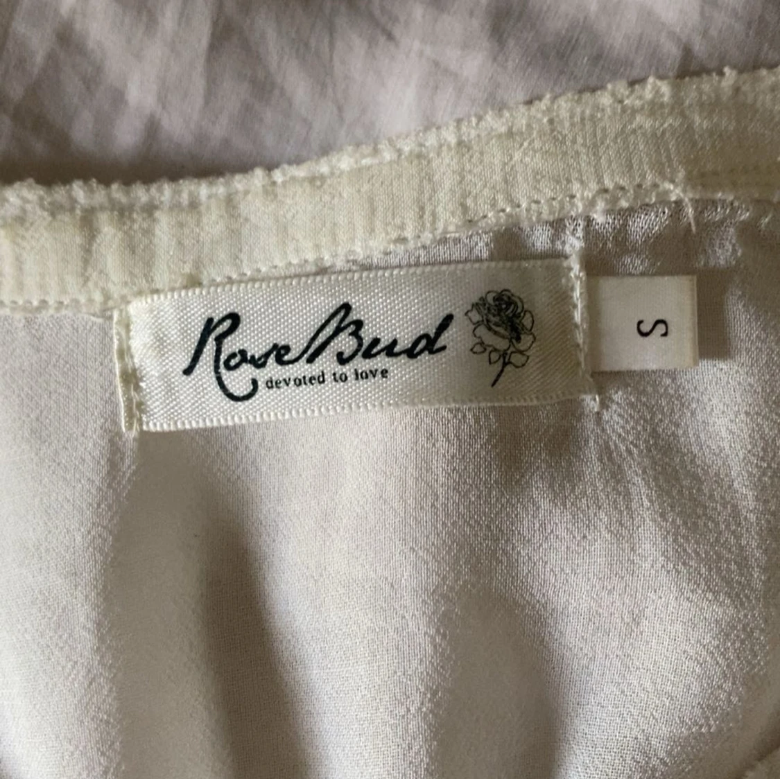 Blus med volanger - 2