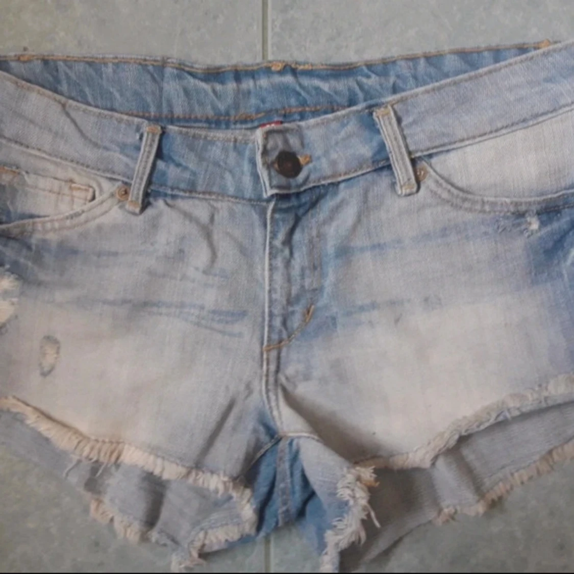 Lågmidjade jeansshorts