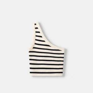 Topp - Topp från Bershka i storlek M, 100kr 🎱