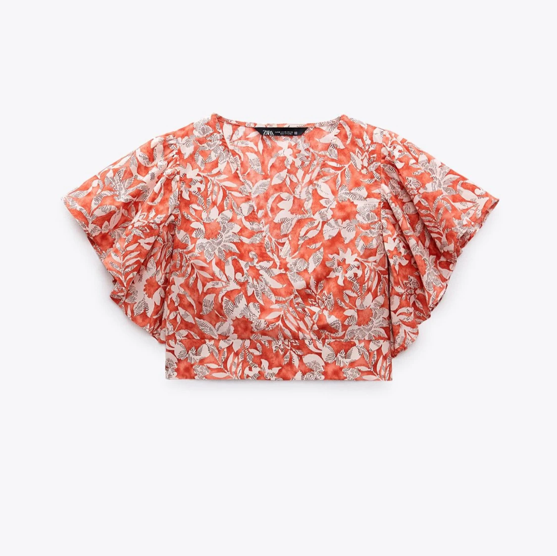 Blommig croppad blus i orange och vitt