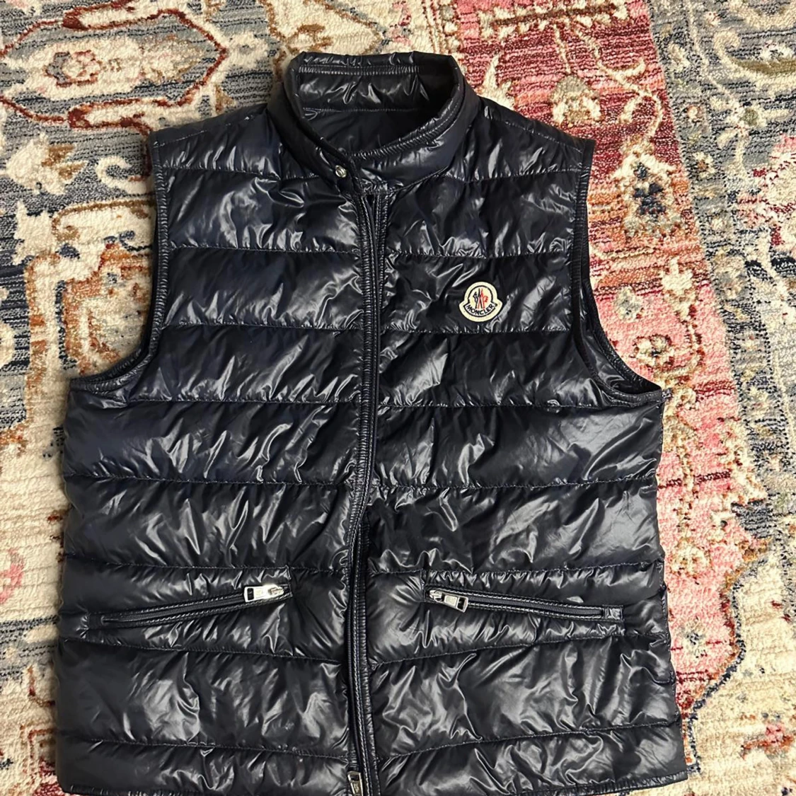 Svart dunväst från Moncler